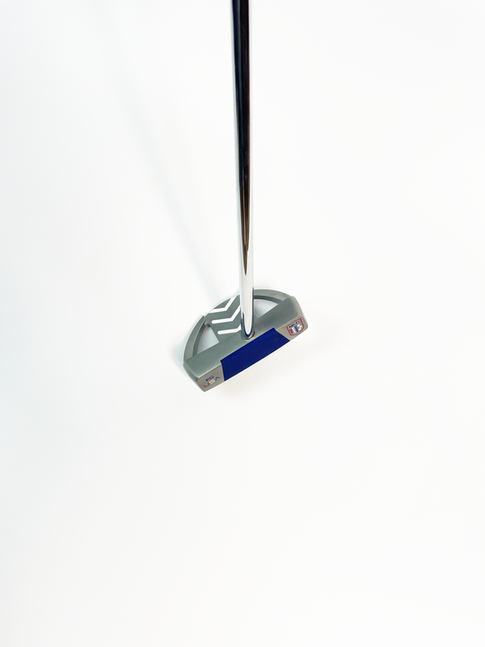 Focus on the center shaft of the Edge Series ES1 putter, offering balance and stability for precise putting.